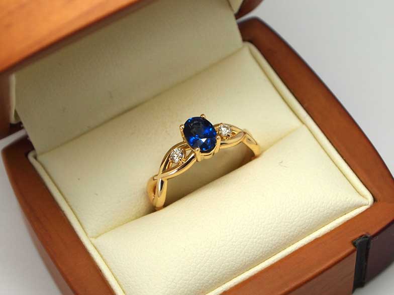 18kt yellow gold sapphire and diamond engagement ring