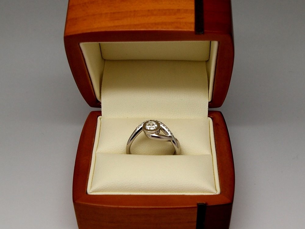 Asymmetric design engagement ring