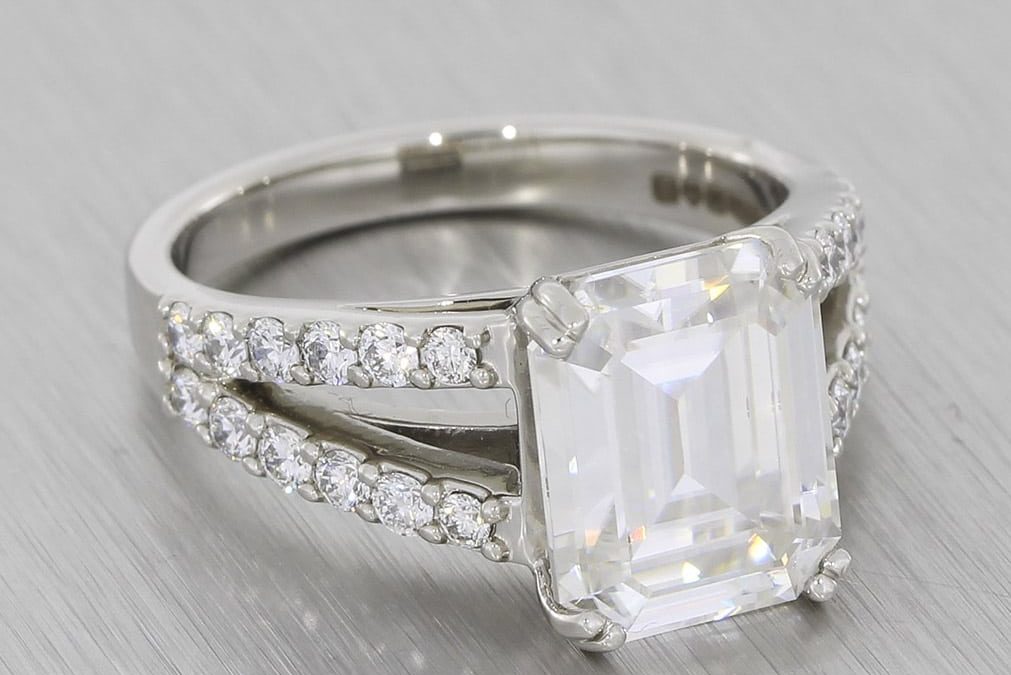 Moissanite vs Diamond: Everything You Need to Know for Your Custom Engagement Ring
