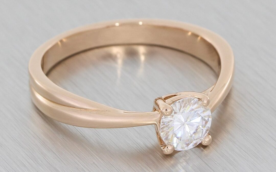 A Palladium Round Brilliant diamond halo ring housed in a 14k rose gold setting
