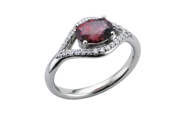Oval Garnet split halo custom ring – Portfolio