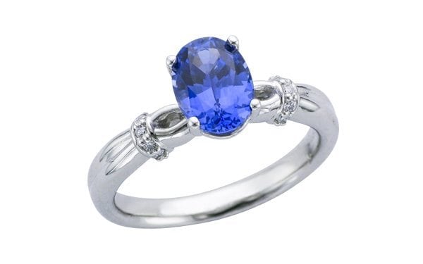 Oval Blue Sapphire platinum ring – Portfolio