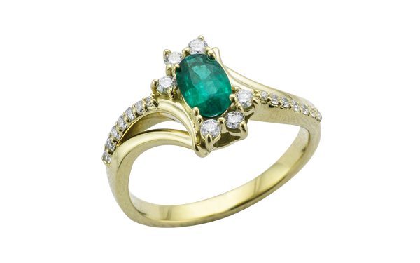 Bespoke cluster stone set engagement ring – Portfolio