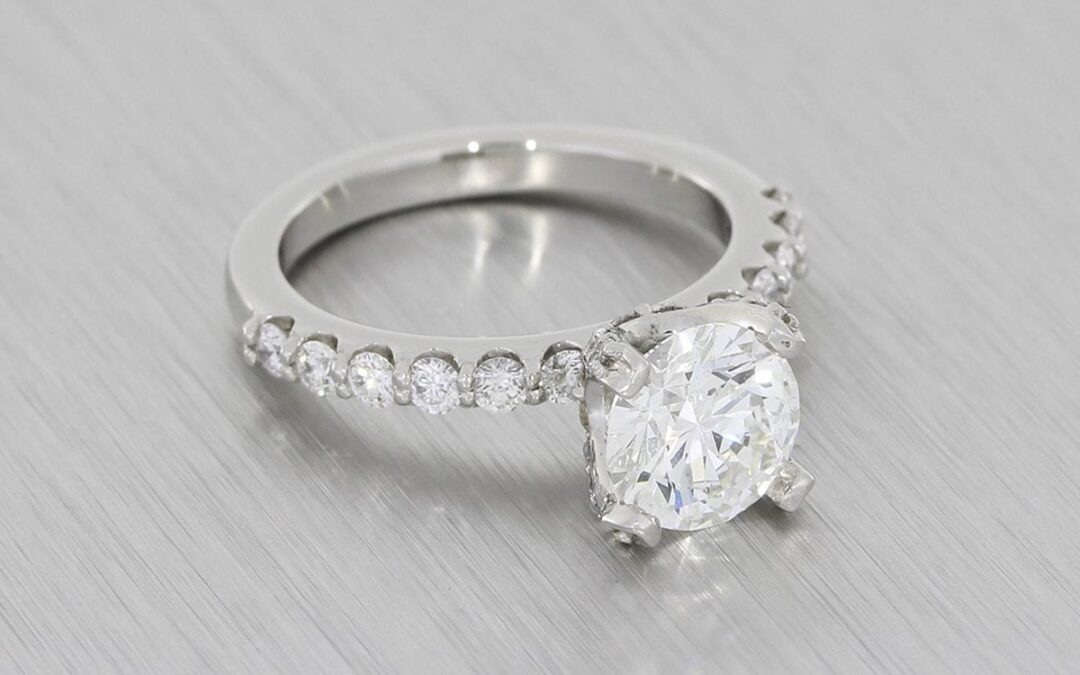Round Brilliant Cut Engagement Ring With Diamond Shoulders – Portfolio