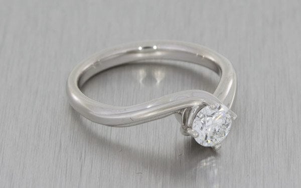 Elegant Platinum Solitaire Engagement Ring – Portfolio