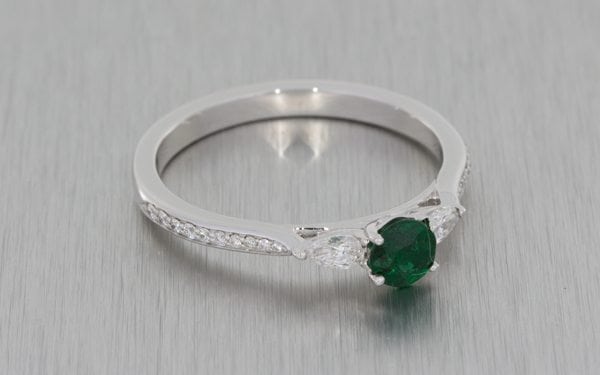 Beautiful Trilogy Emerald And Diamond Engagement Ring – Portfolio